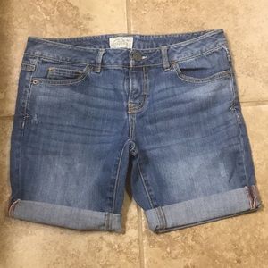 Aeropostale Jean shorts size 3/4